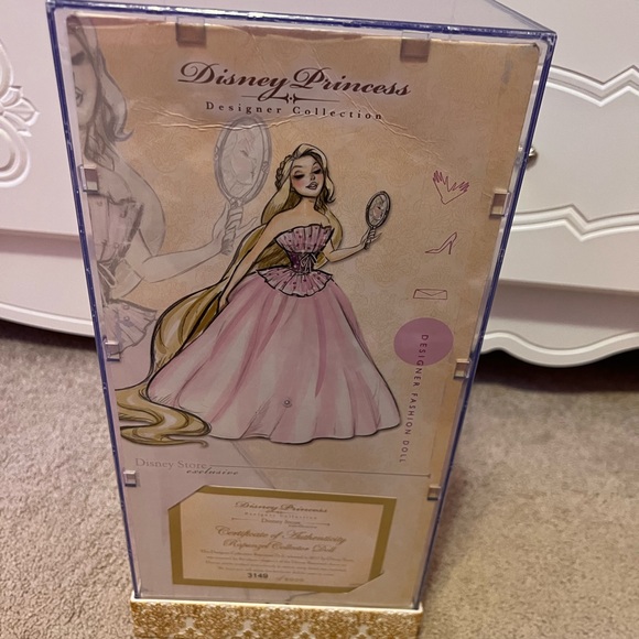 Disney limited edition doll rapunzel new in box - Picture 2 of 2